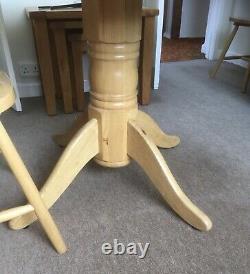 Beautiful Compact Solid Oak round single pedestal kitchen dining table V Sturdy