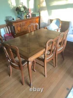 Beautiful French solid Oak Extending Dining Table and 4 chairs (KT13 area)