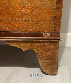 Beautiful antique 18th century dark oak chest of drawers