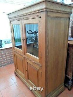 Solid oak Cabinet / Cupboard / display