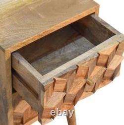 Armoire de chevet compacte à deux tiroirs sculptés en chêne ou en finition châtaigne.