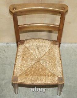 Belle suite de six chaises de salle à manger en chêne avec dossier en échelle et assises en paille d'osier, vers 1860.