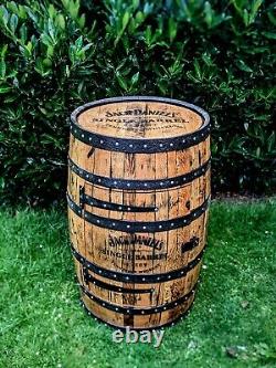 Boisson De Chêne Solide Cabinet Fait À La Main Et Recyclé De Scotch Whisky Barrel