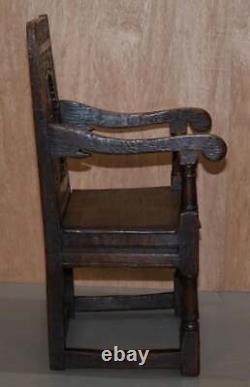 Chaise à bras en chêne anglais de Charles Ier du 17e siècle avec motif de primates en bois sculpté à la main