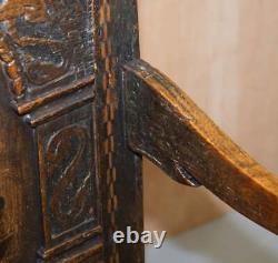 Chaise à bras en chêne anglais de Charles Ier du 17e siècle avec motif de primates en bois sculpté à la main