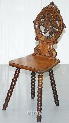 Chaise rare sculptée à la main en Forêt-Noire du XIXe siècle avec un faucon sculpté en bobine tournante
