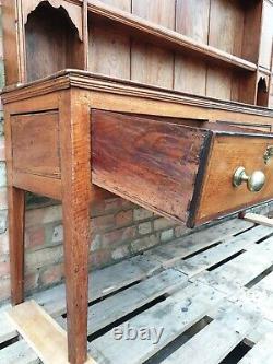 Commode antique en chêne massif avec tiroirs