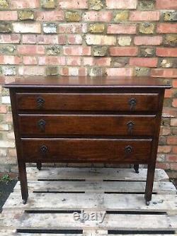 Commode en chêne des années 1930 avec roulettes.