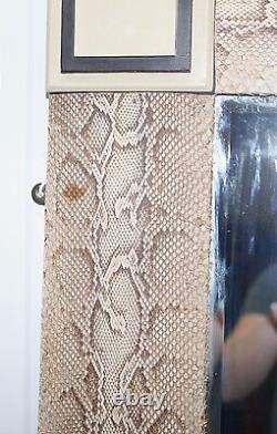 Miroir en peau de serpent vintage rare rembourré sur cadre en bois massif de bois ancien
