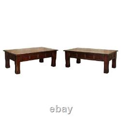 Paire de tables basses en chêne vintage à pattes massives et plateau en bois à trois planches.