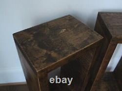 Paire de tables d'appoint rustiques en bois massif récupéré - Table de chevet en chêne moyen avec lampe