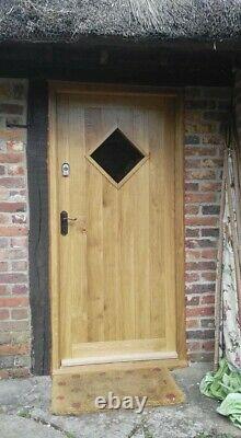 Porte Extérieure Avant Suffolk Avec Fenêtre Rectangulaire Ou Non Vitrée Diamon Solid Oak