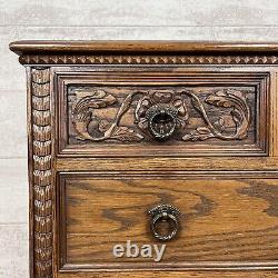 Qualité Vintage Jaycee Style Tudor en placage massif de chêne 2/3 commode