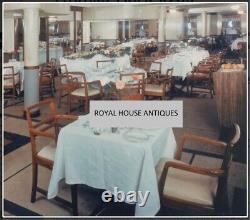 Quatre chaises de salle à manger provenant du RMS Queen Mary II, paquebot de croisière de la compagnie Cunard White Star.