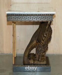 Table console antique magnifiquement sculptée à la main avec un sommet en marbre italien de Carrare.
