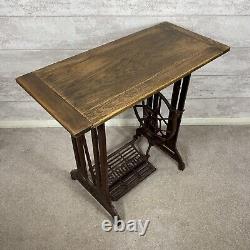 Table console de couloir en bois de chêne massif pour machine à coudre Singer vintage rénovée de qualité