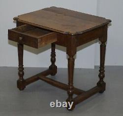 Table d'appoint en chêne hollandais du XVIIIe siècle avec un seul tiroir, beau bois.