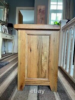 Table de Chevet à 3 Tiroirs en Chêne Massif avec Joints à Queue d'Aronde de Oak Furniture Land (PVC £215)