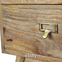 Table de chevet compacte en bois avec rangement, 2 tiroirs et poignées en laiton.