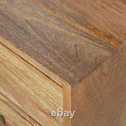 Table de chevet compacte en bois avec rangement 2 tiroirs et poignées en laiton.
