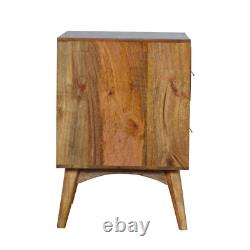 Table de chevet compacte en bois avec rangement 2 tiroirs et poignées en laiton.