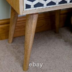 Table de chevet incrustée d'os en bois massif, unité de table de nuit, style Art Déco vintage monochrome.