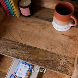 Table de chevet nordique moderne, unité de rangement scandinave en bois avec 3 tiroirs et poignées découpées.