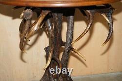 Table de dîner en bois de cerf sculpté de style antique allemand de la Forêt Noire, avec tête de bélier - Partie d'une Suite