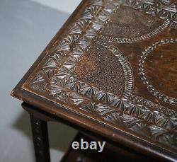 Table de thé en argent anglo-indienne richement sculptée, datant d'environ 1880-1900, à ne pas manquer.