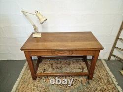 Table en chêne massif de style vintage Table de réfectoire d'église 1938 Plaque Table d'autel récupérée