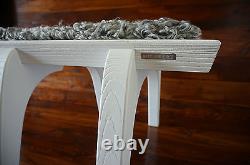 Tabouret d'intérieur en chêne blanc minimaliste avec tapis en peau de mouton de Gotland 2 AU